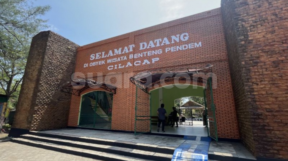 Mengapa Dua Penjual Bakso di Balik Benteng Pendem Tak Pernah Antre?